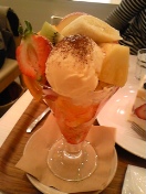 フルーツパーラーのパフェ
